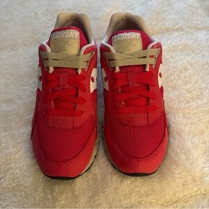 Saucony Shadow 6000 red and white women’s sneakers size 6.5